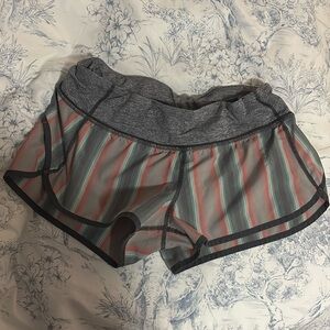 LULULEMON shorts gently used size 6   2.5’